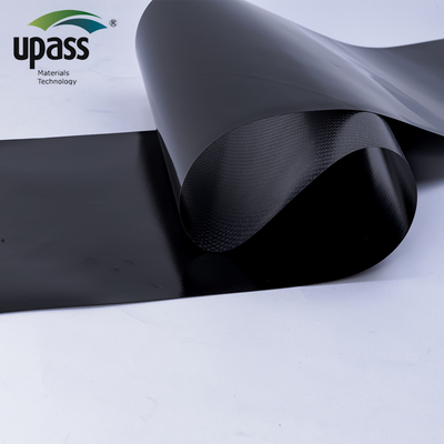 Matériau de surface en plastique laminé à l'aide d'une pellicule croisée en HDPE pour une membrane de toiture imperméable au bitume modifiée au polymère autoadhésif