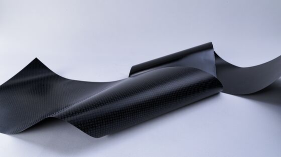 Film PE laminé croisé haute résistance 60F moulage par soufflage découpe pour membrane d'étanchéité de toiture plate auto-adhésive de bitume modifié