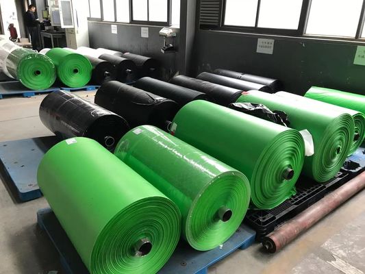 Feuille de plastique stratifiée croisée de HDPE de 100 de micron de film bandes de polyéthylène